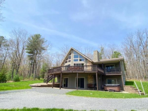 Black Pines Lodge! Privacy, Hot tub, Frisbee Golf